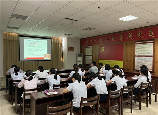 廣西裕達(dá)工程有限公司組織參加疫情常態(tài)化下建筑企業(yè)經(jīng)營管理風(fēng)險管控培訓(xùn)